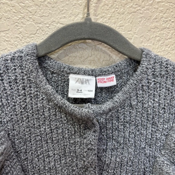 Zara Girls Knit Sweater Grey w/ Ruffle Size 3-4 Years Old Money - Picture 4 of 6